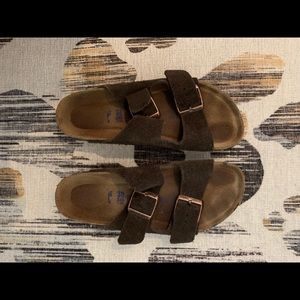 Brown suede Birkenstock’s